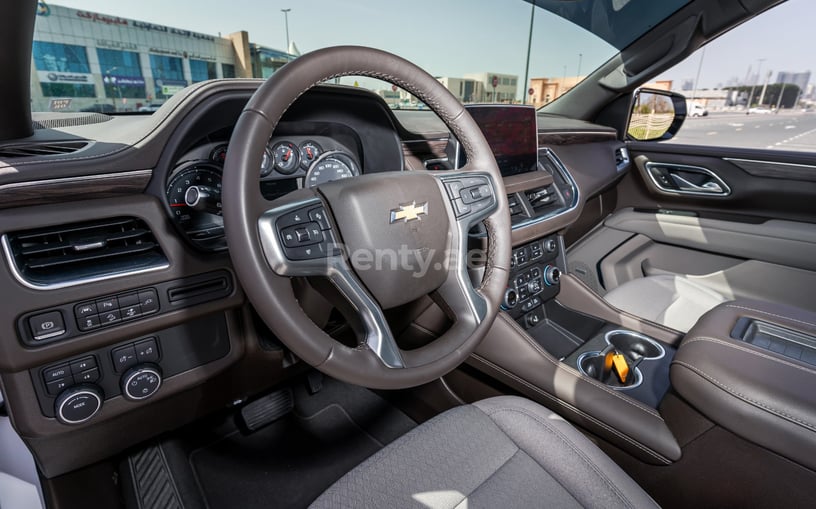 Chevrolet Tahoe (Wei&szlig;), 2021  zur Miete in Abu Dhabi