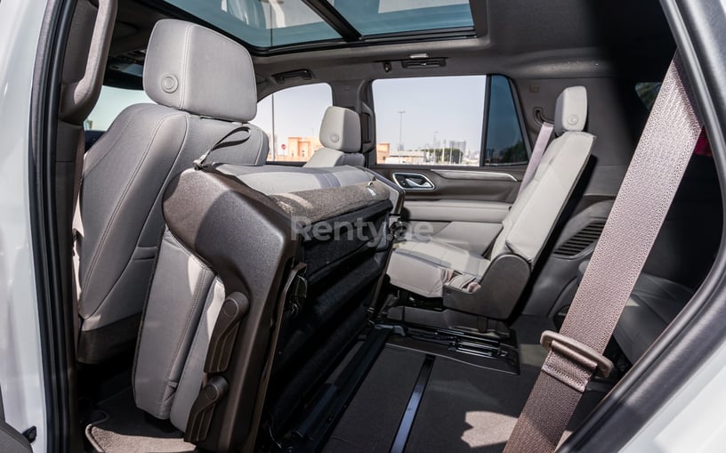 Chevrolet Tahoe (Wei&szlig;), 2021  zur Miete in Abu Dhabi