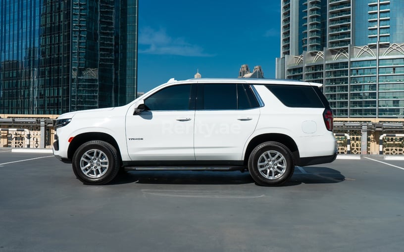 Chevrolet Tahoe (Wei&szlig;), 2021  zur Miete in Abu Dhabi