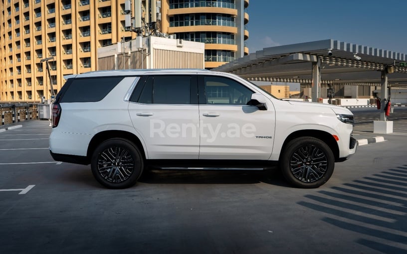 Chevrolet Tahoe (Wei&szlig;), 2021  zur Miete in Abu Dhabi