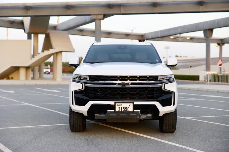Chevrolet Tahoe (Wei&szlig;), 2023  zur Miete in Abu Dhabi