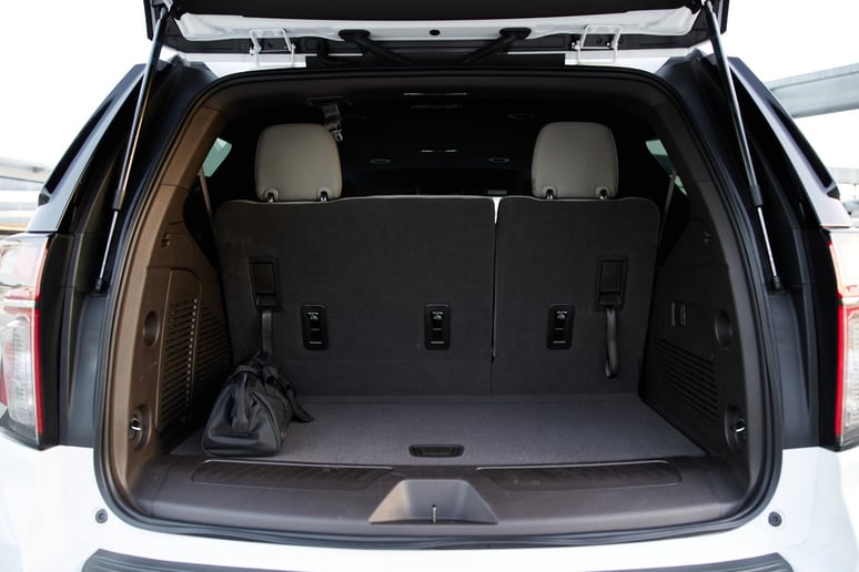 Chevrolet Tahoe (Wei&szlig;), 2023  zur Miete in Abu Dhabi