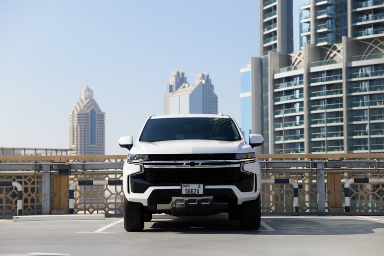 Chevrolet Tahoe (Wei&szlig;), 2023  zur Miete in Abu Dhabi