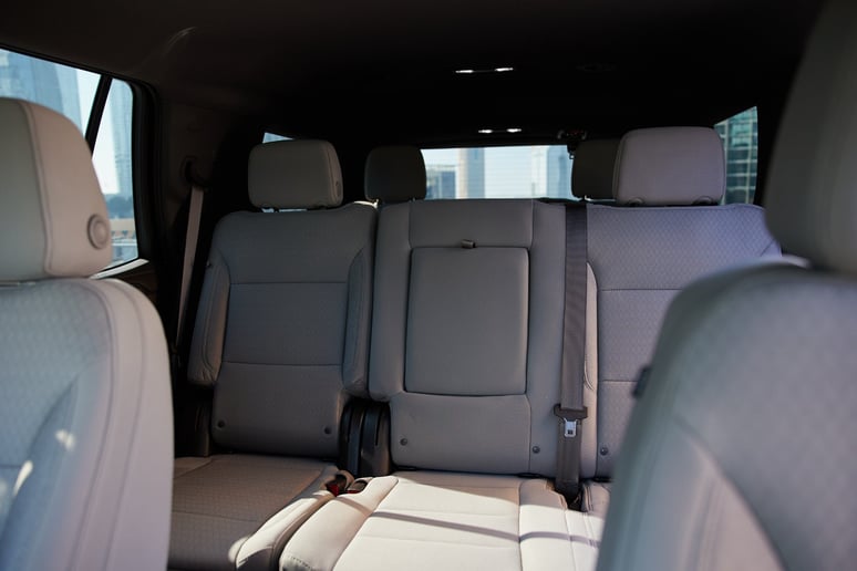 Chevrolet Tahoe (Wei&szlig;), 2023  zur Miete in Abu Dhabi