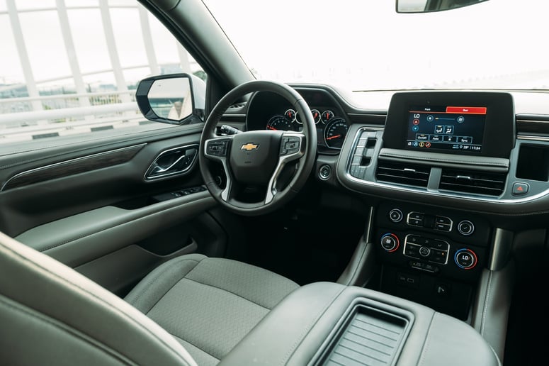 Chevrolet Tahoe (Blanco), 2023 para alquiler en Sharjah