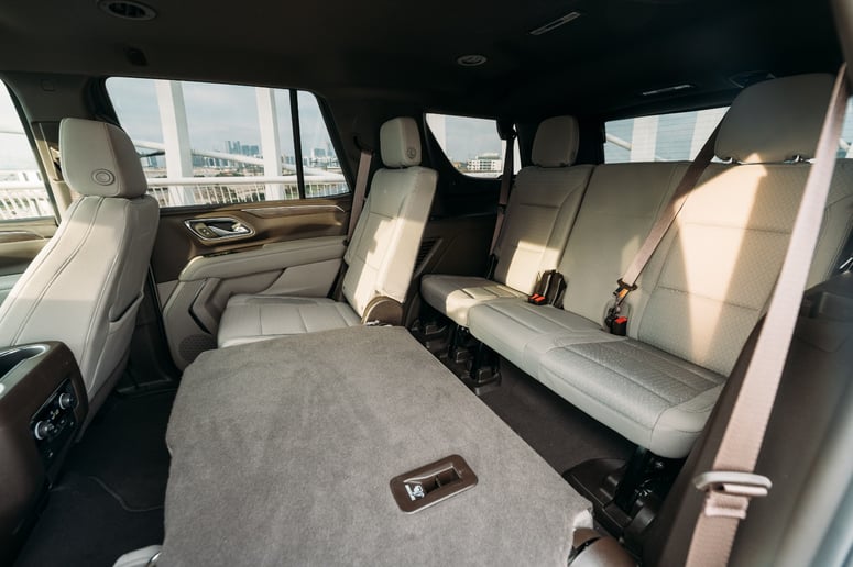 Chevrolet Tahoe (Blanco), 2023 para alquiler en Sharjah