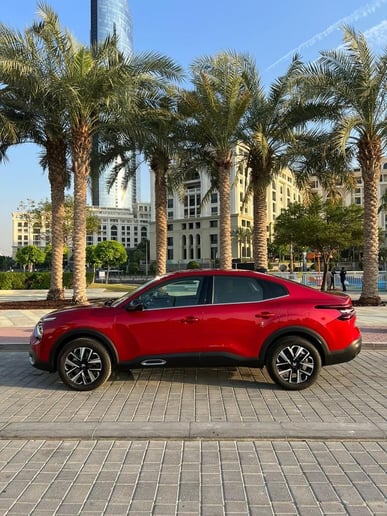 Citroen C4X Shine (rojo), 2025 para alquiler en Abu Dhabi