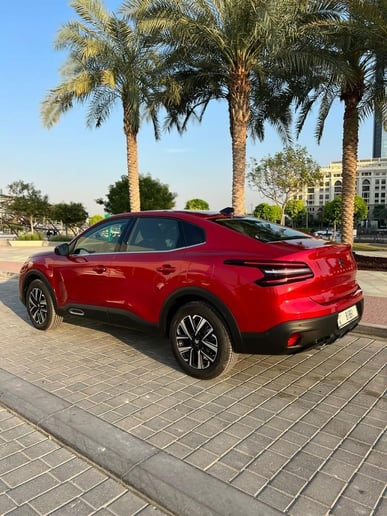 Citroen C4X Shine (rojo), 2025 para alquiler en Abu Dhabi