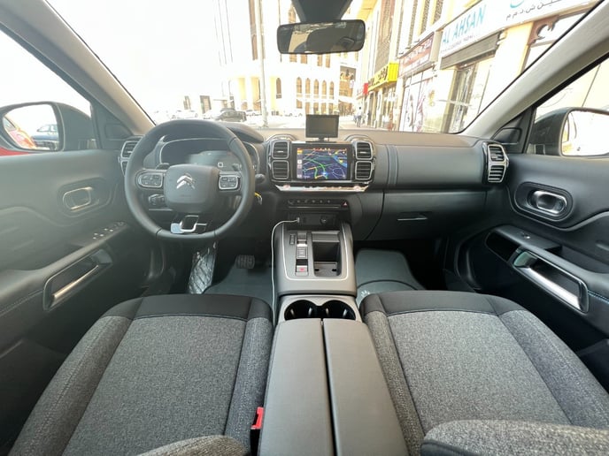 Citroen C5 Aircross (Wit), 2023 te huur in Dubai