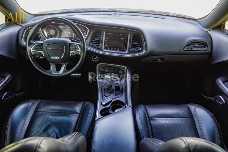 Dodge Challenger (Wei&szlig;), 2018  zur Miete in Dubai