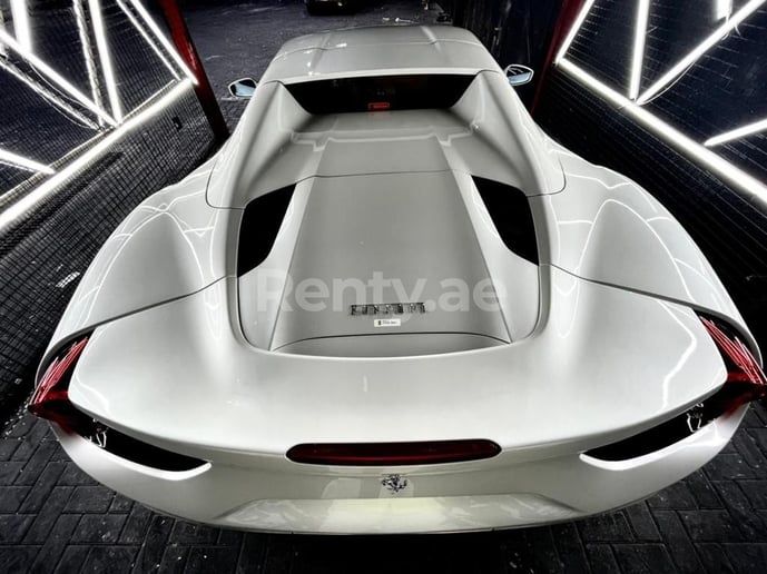 Res&uuml;'l-Hayme'de kiralık Ferrari 488 Spyder (Beyaz), 2018