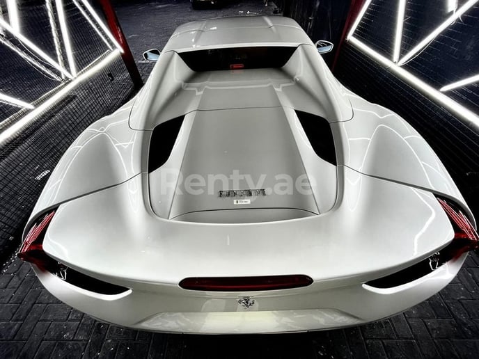 Dubai'de kiralık Ferrari 488 Spyder (Beyaz), 2018