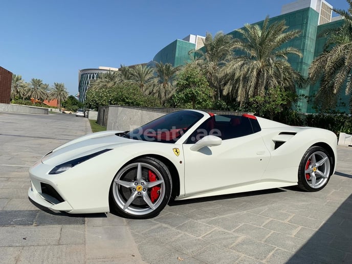 Ferrari 488 Cabrio (Wei&szlig;), 2019  zur Miete in Dubai