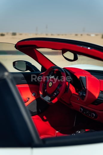 Dubai'de kiralık Ferrari 488 Spyder (Beyaz), 2018