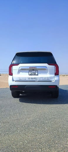 Dubai'de kiralık GMC Yukon (Beyaz), 2021