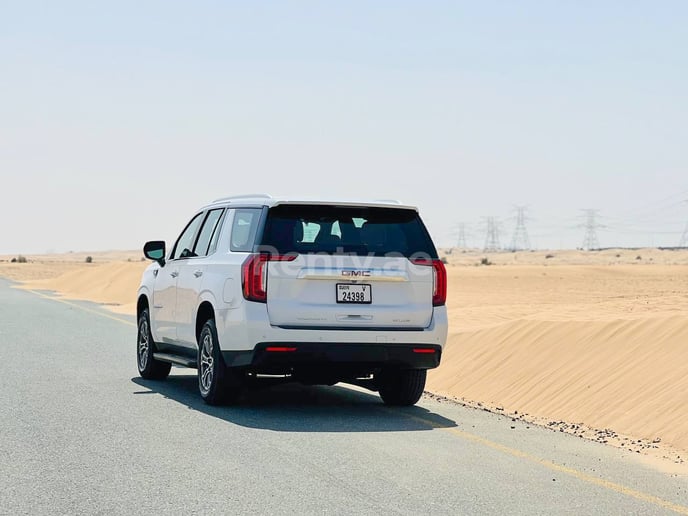 Dubai'de kiralık GMC Yukon (Beyaz), 2021