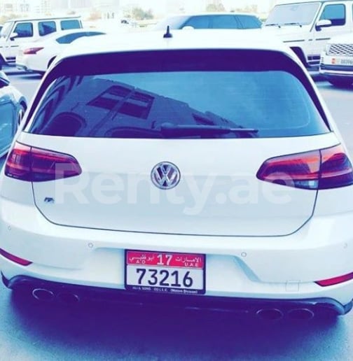 Golf R (Bianca), 2019 in affitto a Abu Dhabi