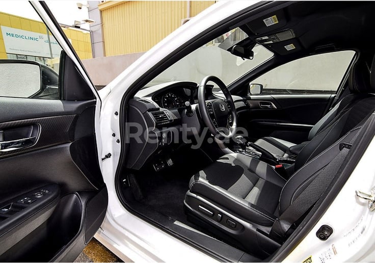 Honda Accord (Blanc), 2017 &agrave; louer &agrave; Duba&iuml;