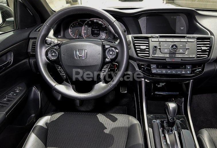Honda Accord (Blanc), 2017 &agrave; louer &agrave; Duba&iuml;