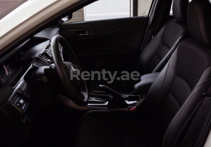 Honda Accord (Blanc), 2017 &agrave; louer &agrave; Duba&iuml;