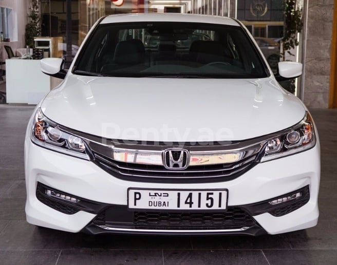 Honda Accord (Blanc), 2017 &agrave; louer &agrave; Duba&iuml;