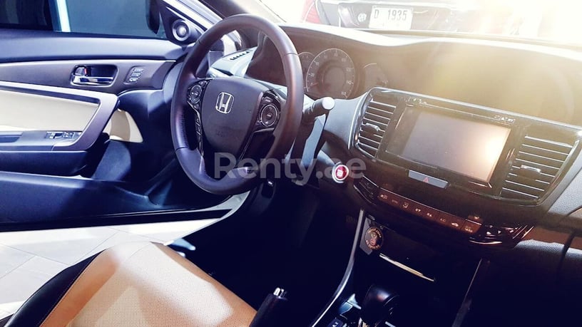 Honda Accord (White), 2017 in affitto a Dubai