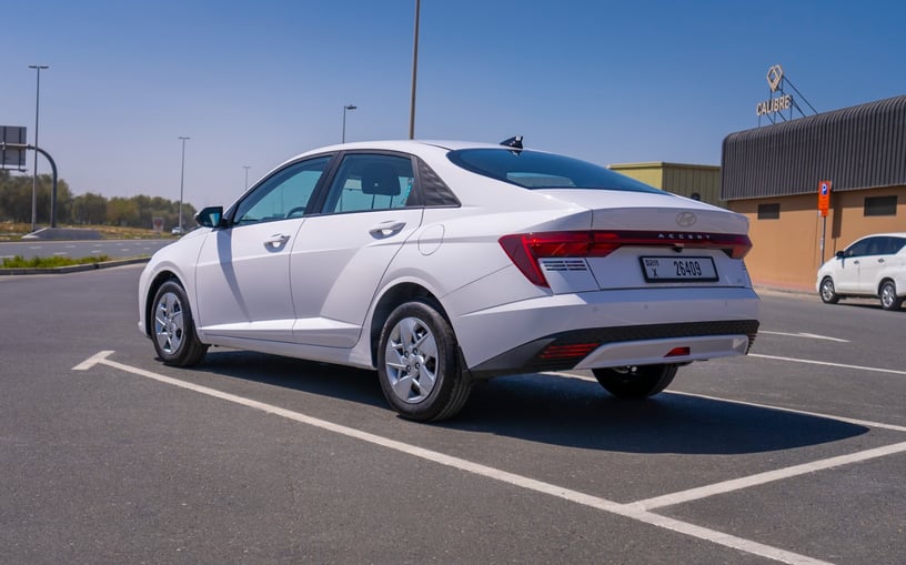 Hyundai Accent (Белый), 2024 для аренды в Шарджа