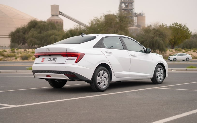 Hyundai Accent (Белый), 2024 для аренды в Шарджа
