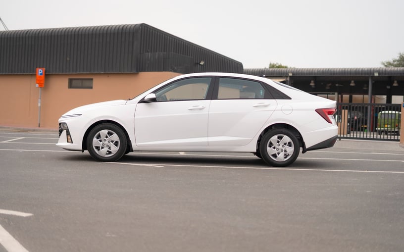 Hyundai Accent (Белый), 2024 для аренды в Шарджа