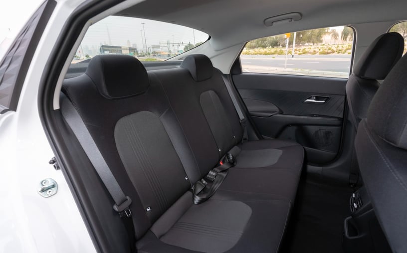 Hyundai Accent (Белый), 2024 для аренды в Шарджа