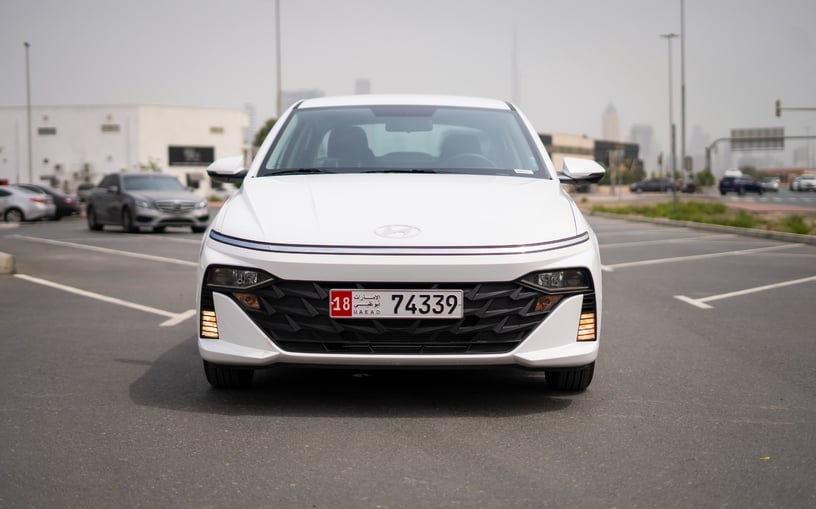 Hyundai Accent (Белый), 2024 для аренды в Шарджа