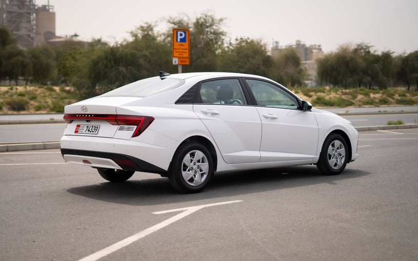 Hyundai Accent (Белый), 2024 для аренды в Шарджа