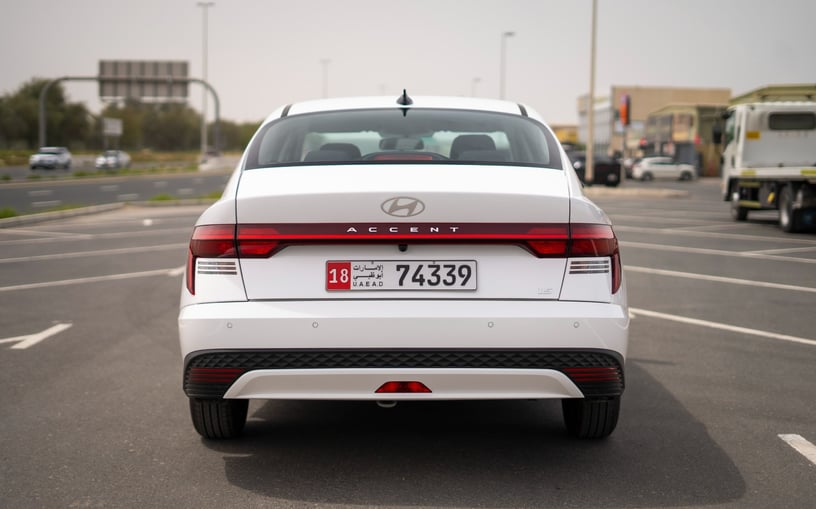 Hyundai Accent (Белый), 2024 для аренды в Шарджа