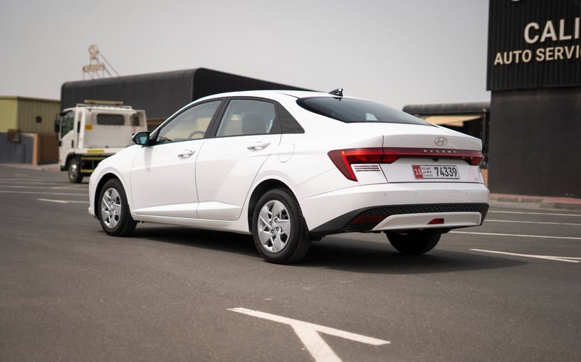 Hyundai Accent (Белый), 2024 для аренды в Шарджа