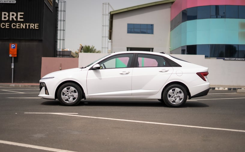 Hyundai Accent (Белый), 2024 для аренды в Шарджа