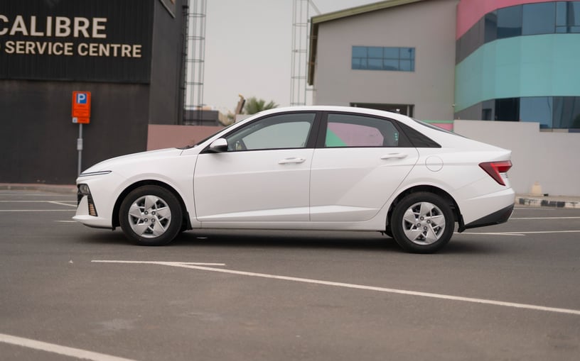Hyundai Accent (Белый), 2024 для аренды в Шарджа