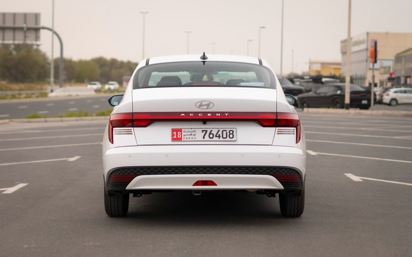 Hyundai Accent (Белый), 2024 для аренды в Шарджа