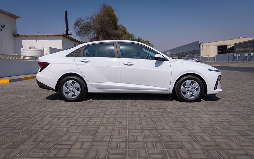 Hyundai Accent (Белый), 2024 для аренды в Шарджа