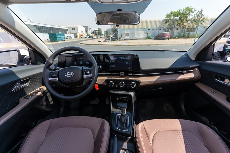 Hyundai Accent (Белый), 2024 для аренды в Шарджа