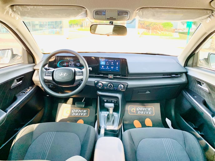 Şarika'de kiralık Hyundai Accent (Beyaz), 2026