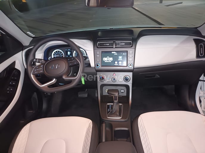Hyundai Creta (Blanco), 2022 para alquiler en Dub&aacute;i