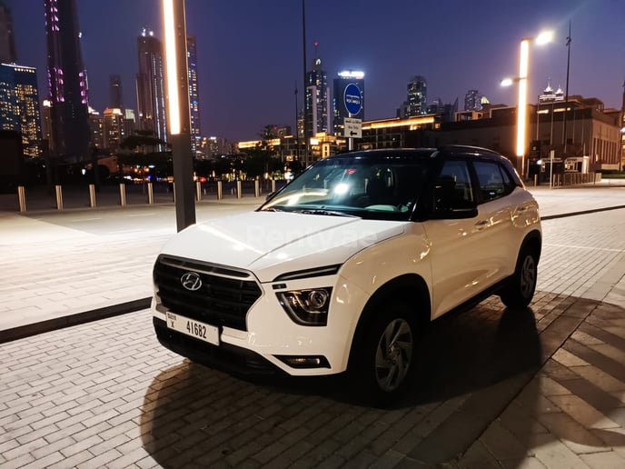 Hyundai Creta (Blanco), 2022 para alquiler en Dub&aacute;i