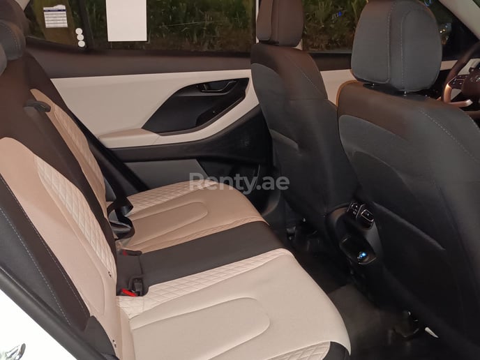 Hyundai Creta (Blanco), 2022 para alquiler en Dub&aacute;i