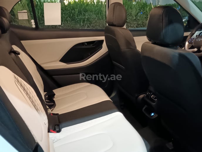 Hyundai Creta (Blanco), 2022 para alquiler en Dub&aacute;i