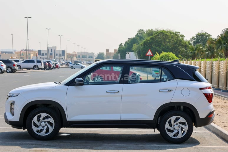 Hyundai Creta (Blanco), 2023 para alquiler en Dub&aacute;i