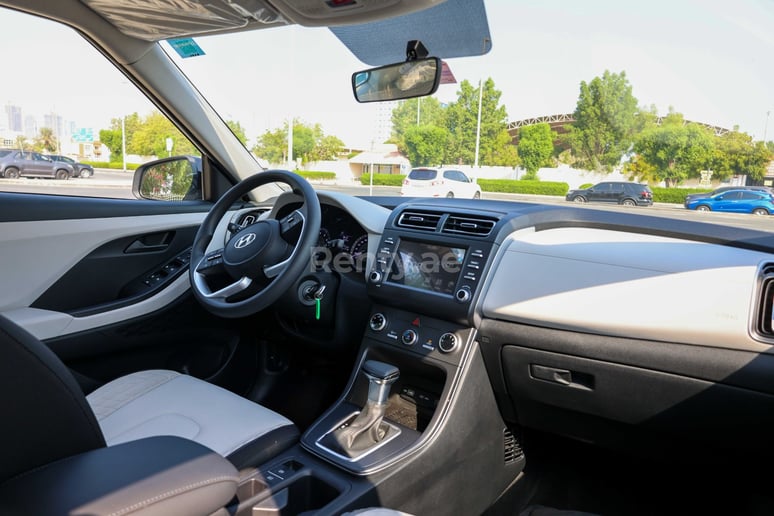 Hyundai Creta (Blanco), 2023 para alquiler en Dub&aacute;i