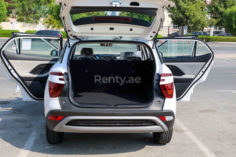 Hyundai Creta (Blanco), 2023 para alquiler en Dub&aacute;i