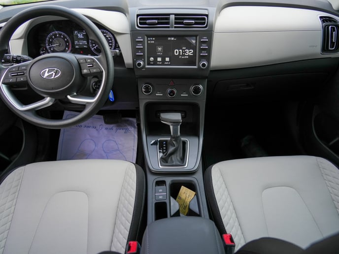 Hyundai Creta (Белый), 2023 для аренды в Шарджа