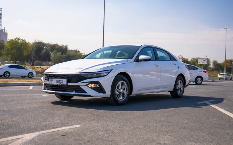Hyundai Elantra (Bianca), 2024 in affitto a Abu Dhabi