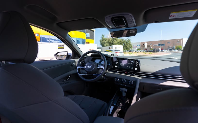 Hyundai Elantra (Bianca), 2024 in affitto a Abu Dhabi